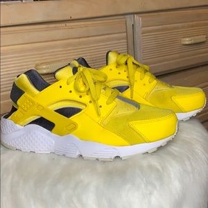 bright yellow NIKE HUARACHE RUN